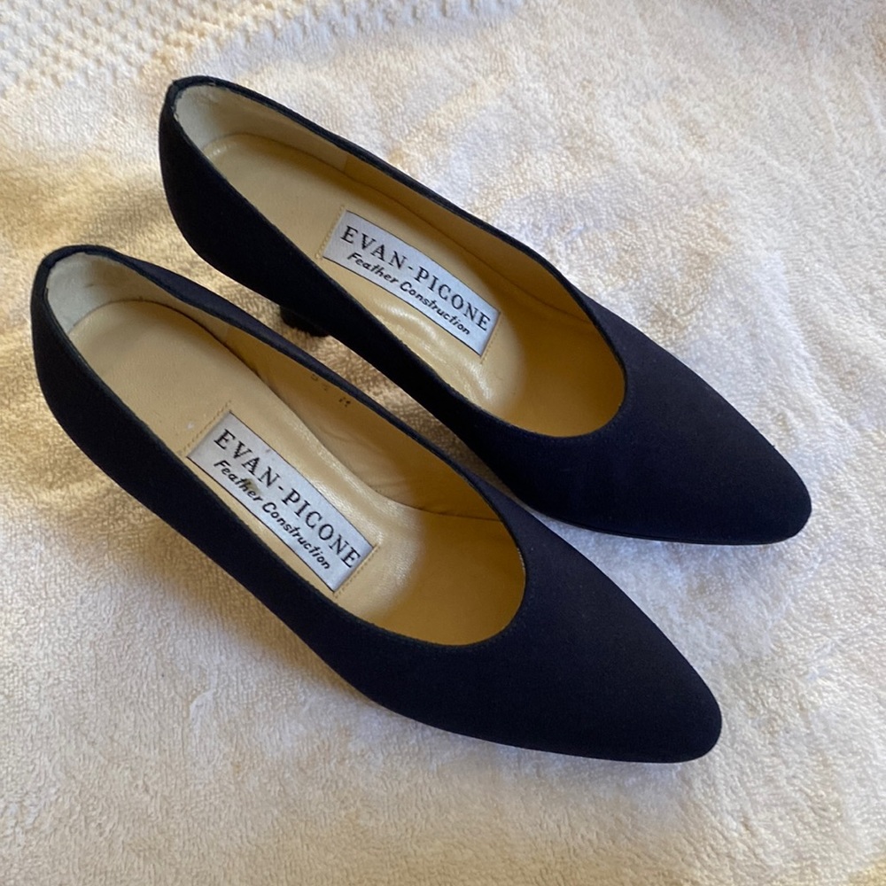 Beautiful brand new Evan- Picone size 5 and a half.